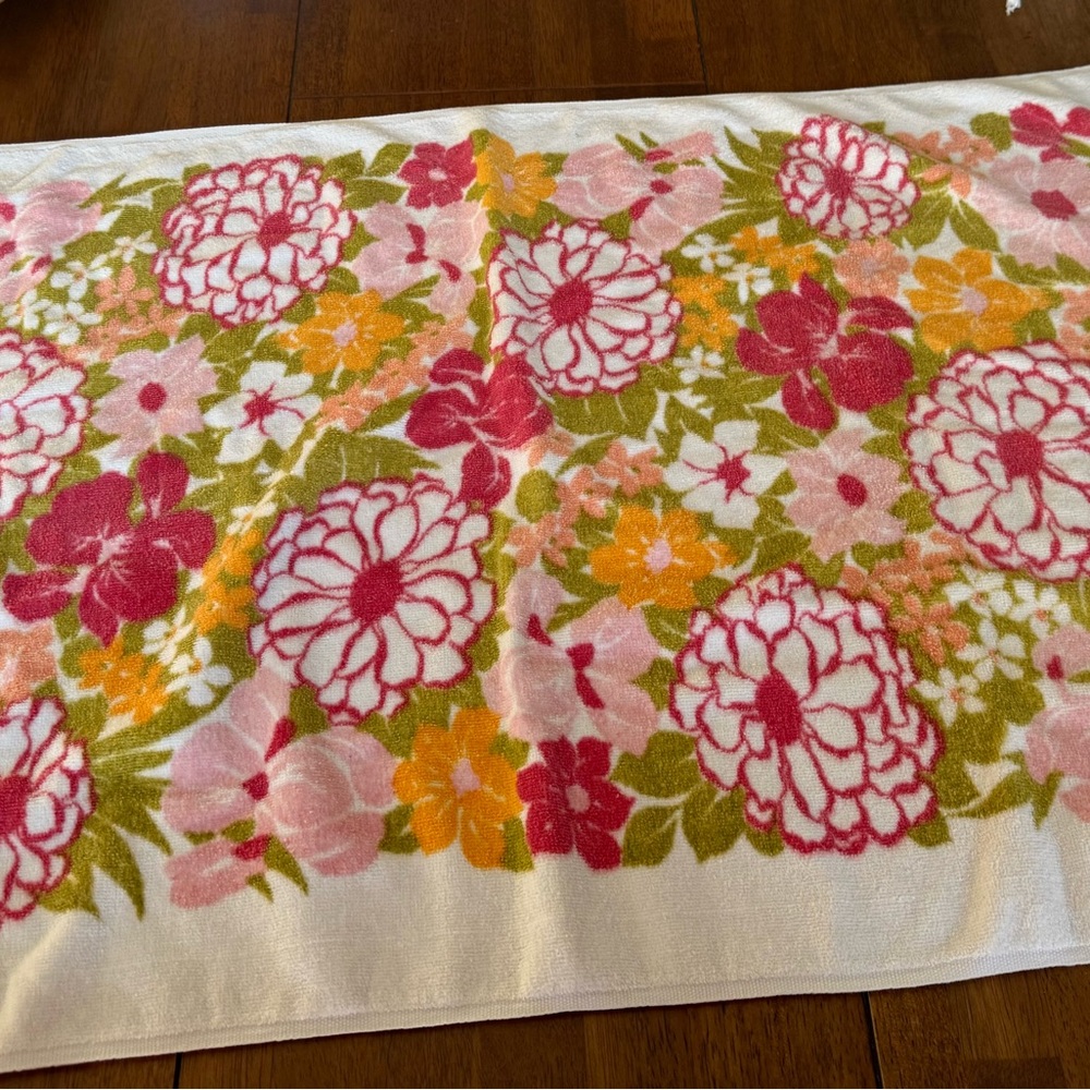 Vintage Sun Glo Floral Bath Towel Retro MCM Style Fringe Edges 100 Cotton USA - Picture 3 of 6